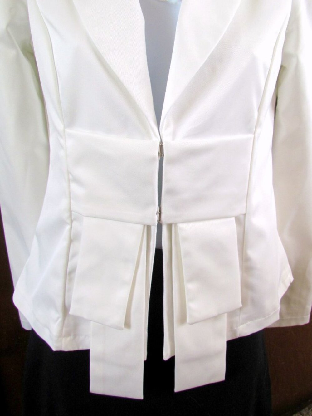 WHITE BLAZER, S, DRESSY LINED JACKET, BEAUTIFUL DESIGN by CHUN MEI NA, NWT - Picture 3 of 7